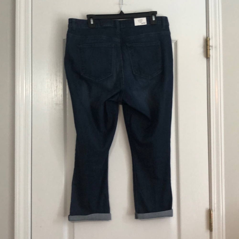 Crown & Ivy Rolled Crop Jeans. 14W